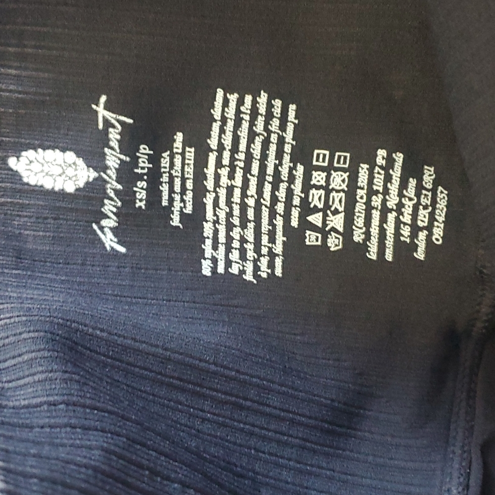 39. Free People High-Rise 7/8 Good Karma Leggings Washed Black - Picture 4 of 17